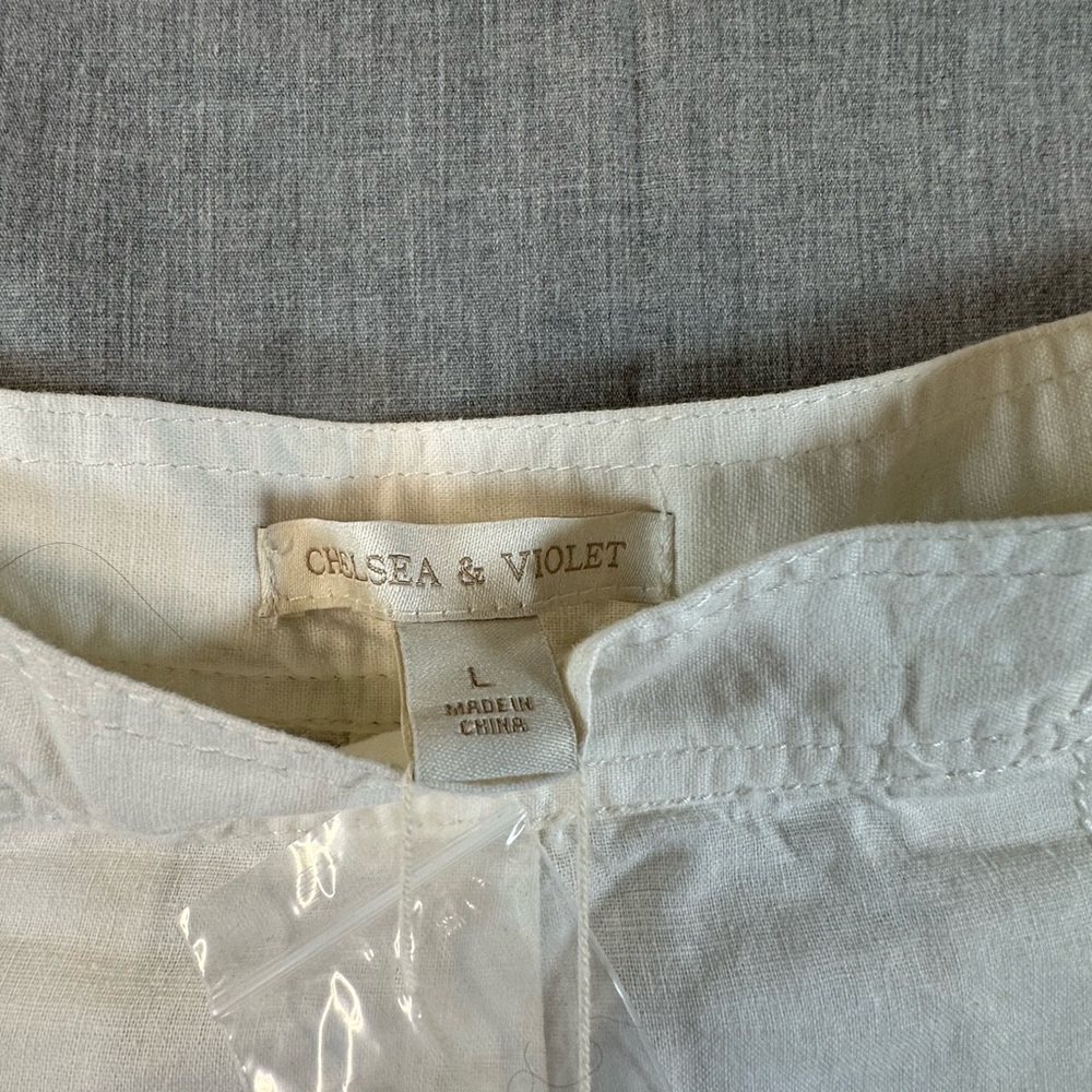 Chelsea & Violet Cream Women's Shorts NWT - Picture 3 of 9